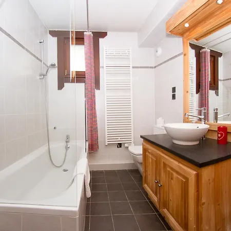 Le Paradis - Year Chamonix